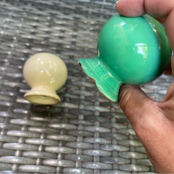 Fiesta Green & Cream Colored Round Ball Salt & Pepper Shakers Set Fiestaware - Picture 3 of 3